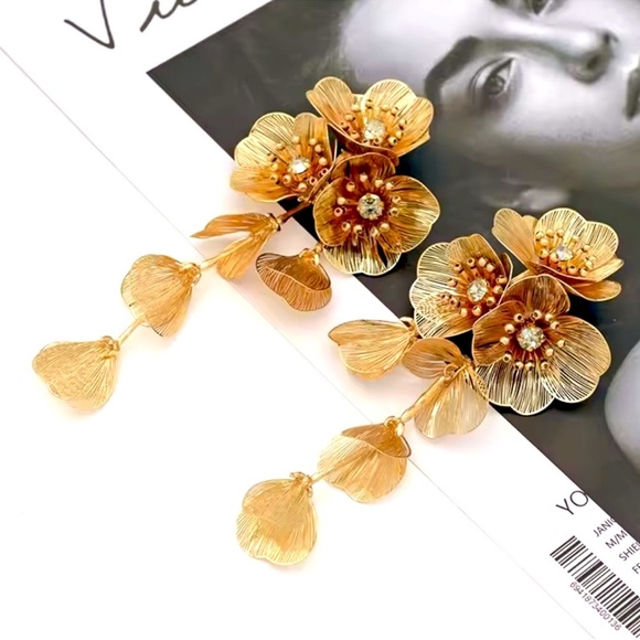 Zara Jewelry - Zara Kate Middleton cascading floral earrings
